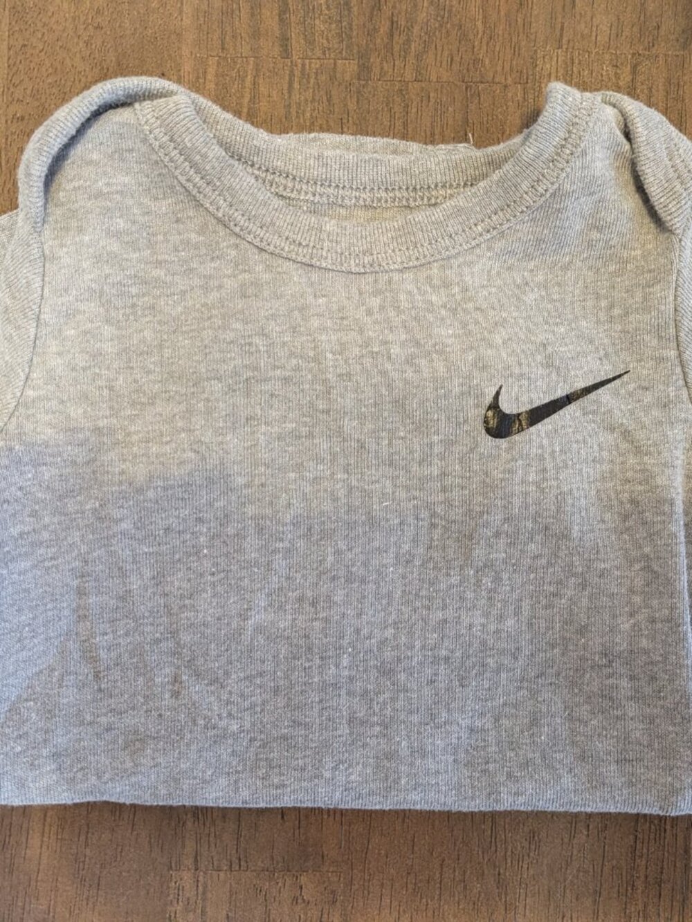 Baby boy's Nike bodysuits - Picture 3 of 4